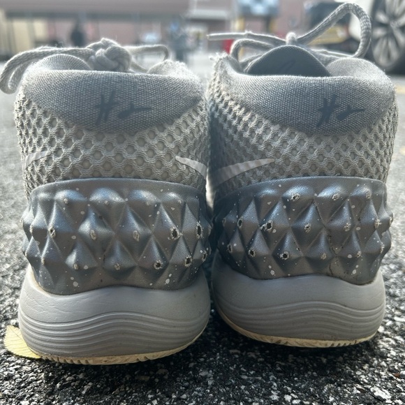 Nike Kyrie 1 - Wolf Grey(Men’s 6.5) - Picture 7 of 14